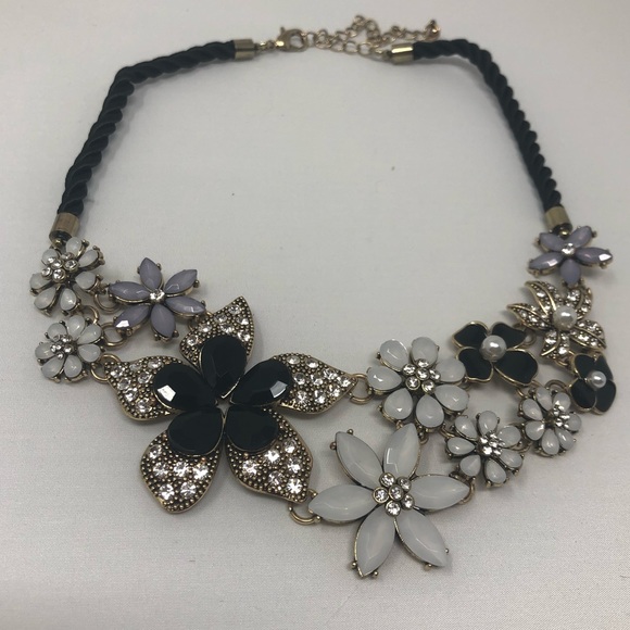 Kohl's Jewelry - Black, White, & Crystal Flower Statement Necklace 16.75” with extender